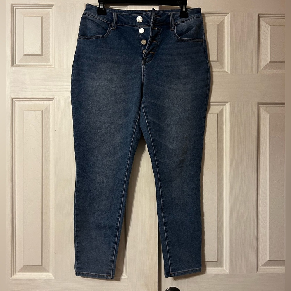 Maurices High Rise Buttonfly M - xshort